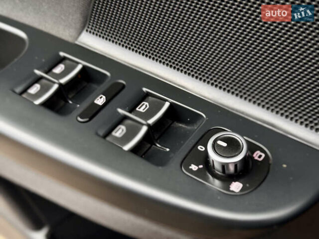 Чорний Фольксваген Гольф, об'ємом двигуна 2 л та пробігом 220 тис. км за 9699 $, фото 32 на Automoto.ua