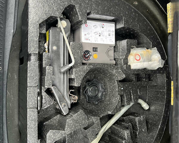 Черный Фольксваген Гольф, объемом двигателя 1.6 л и пробегом 197 тыс. км за 7400 $, фото 45 на Automoto.ua