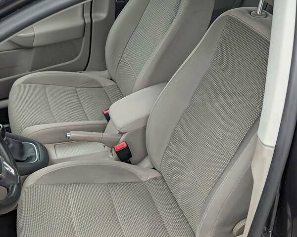 Чорний Фольксваген Гольф, об'ємом двигуна 1.6 л та пробігом 226 тис. км за 8300 $, фото 10 на Automoto.ua