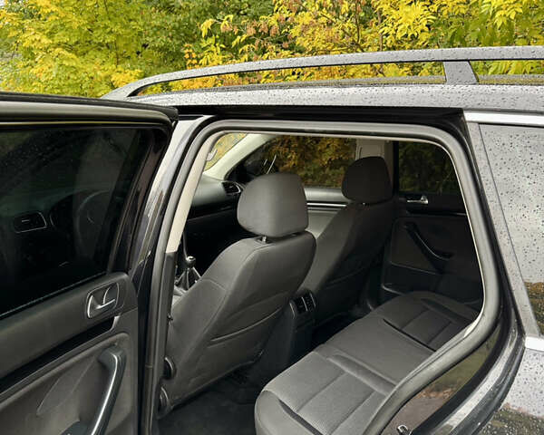 Черный Фольксваген Гольф, объемом двигателя 1.39 л и пробегом 220 тыс. км за 8600 $, фото 17 на Automoto.ua