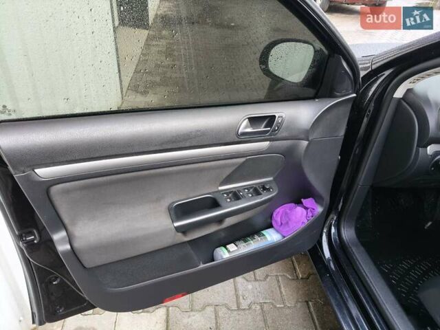 Черный Фольксваген Гольф, объемом двигателя 1.6 л и пробегом 276 тыс. км за 8200 $, фото 8 на Automoto.ua