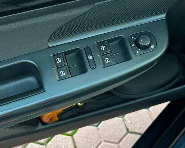 Черный Фольксваген Гольф, объемом двигателя 1.4 л и пробегом 173 тыс. км за 8200 $, фото 11 на Automoto.ua