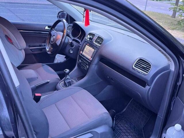 Черный Фольксваген Гольф, объемом двигателя 1.6 л и пробегом 250 тыс. км за 8200 $, фото 1 на Automoto.ua