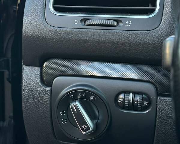 Черный Фольксваген Гольф, объемом двигателя 1.4 л и пробегом 173 тыс. км за 8200 $, фото 16 на Automoto.ua