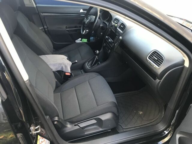 Черный Фольксваген Гольф, объемом двигателя 1.6 л и пробегом 303 тыс. км за 8000 $, фото 7 на Automoto.ua