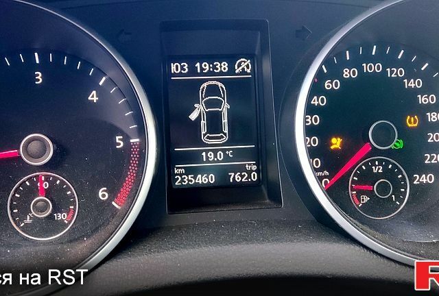 Черный Фольксваген Гольф, объемом двигателя 1.6 л и пробегом 235 тыс. км за 8000 $, фото 8 на Automoto.ua