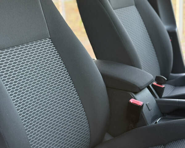 Черный Фольксваген Гольф, объемом двигателя 1.6 л и пробегом 277 тыс. км за 8200 $, фото 50 на Automoto.ua