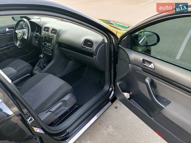 Черный Фольксваген Гольф, объемом двигателя 1.6 л и пробегом 260 тыс. км за 8500 $, фото 2 на Automoto.ua