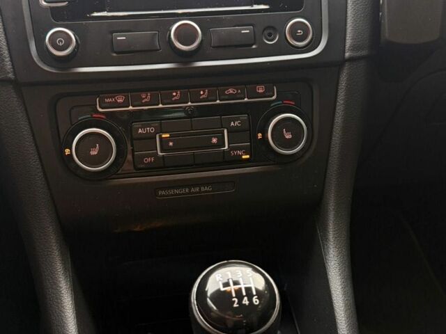 Черный Фольксваген Гольф, объемом двигателя 1.6 л и пробегом 102 тыс. км за 10450 $, фото 20 на Automoto.ua