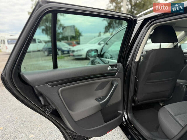 Черный Фольксваген Гольф, объемом двигателя 2 л и пробегом 200 тыс. км за 11900 $, фото 27 на Automoto.ua
