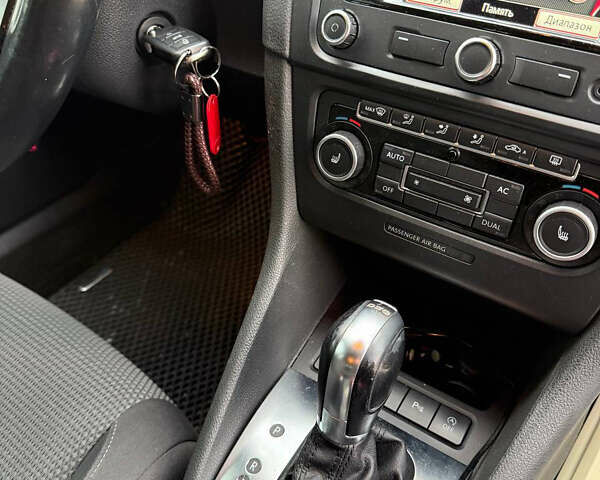 Черный Фольксваген Гольф, объемом двигателя 1.6 л и пробегом 233 тыс. км за 10000 $, фото 8 на Automoto.ua