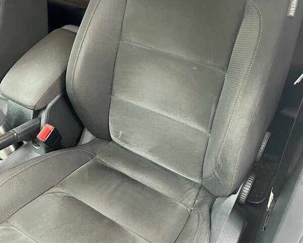 Черный Фольксваген Гольф, объемом двигателя 1.39 л и пробегом 220 тыс. км за 7500 $, фото 8 на Automoto.ua