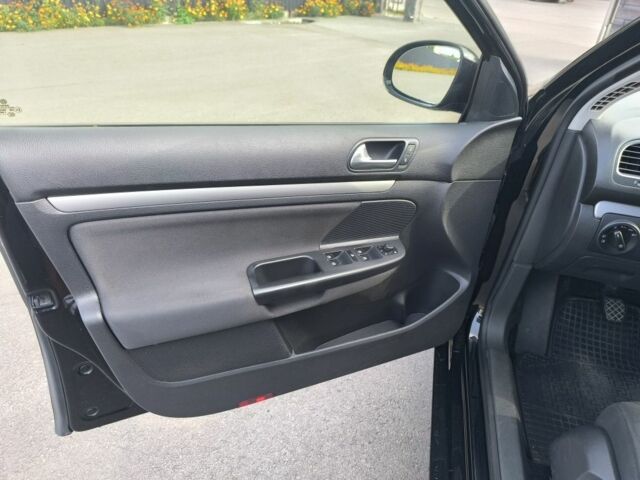 Черный Фольксваген Гольф, объемом двигателя 1.6 л и пробегом 344 тыс. км за 6800 $, фото 10 на Automoto.ua