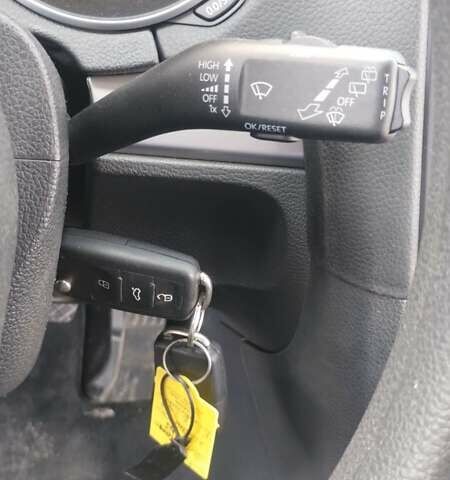 Черный Фольксваген Гольф, объемом двигателя 1.6 л и пробегом 237 тыс. км за 7900 $, фото 19 на Automoto.ua