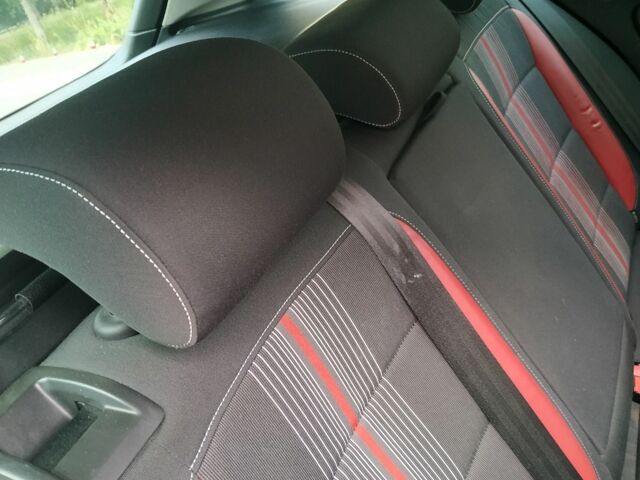 Чорний Фольксваген Гольф, об'ємом двигуна 1.6 л та пробігом 303 тис. км за 8500 $, фото 10 на Automoto.ua