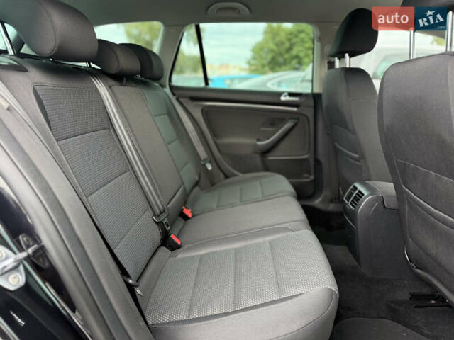 Черный Фольксваген Гольф, объемом двигателя 2 л и пробегом 200 тыс. км за 11900 $, фото 34 на Automoto.ua