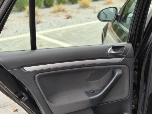 Черный Фольксваген Гольф, объемом двигателя 1.6 л и пробегом 248 тыс. км за 8150 $, фото 11 на Automoto.ua