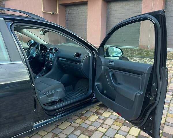 Черный Фольксваген Гольф, объемом двигателя 1.6 л и пробегом 276 тыс. км за 9200 $, фото 23 на Automoto.ua