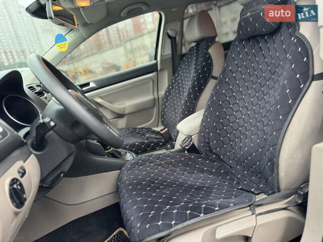 Черный Фольксваген Гольф, объемом двигателя 1.6 л и пробегом 284 тыс. км за 5900 $, фото 12 на Automoto.ua