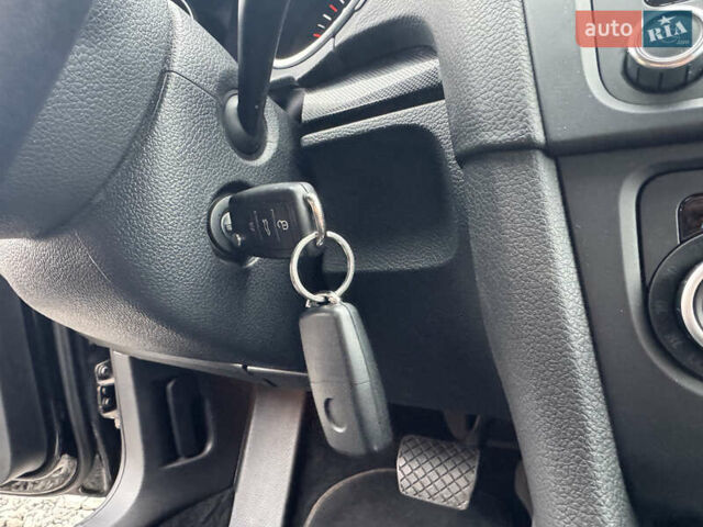 Черный Фольксваген Гольф, объемом двигателя 1.97 л и пробегом 233 тыс. км за 9999 $, фото 59 на Automoto.ua