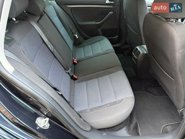 Черный Фольксваген Гольф, объемом двигателя 1.2 л и пробегом 178 тыс. км за 6500 $, фото 31 на Automoto.ua