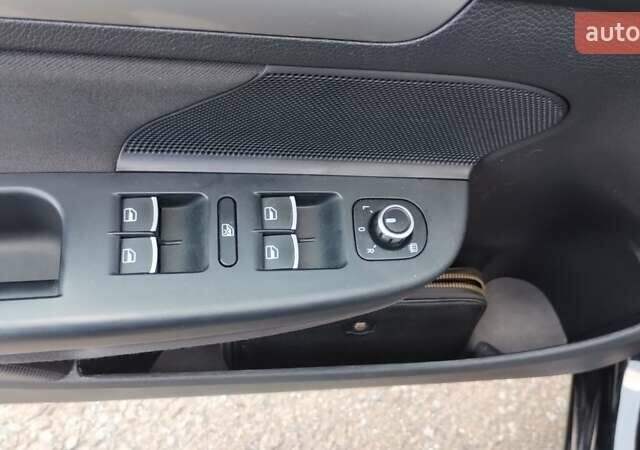 Черный Фольксваген Гольф, объемом двигателя 1.6 л и пробегом 237 тыс. км за 7900 $, фото 26 на Automoto.ua