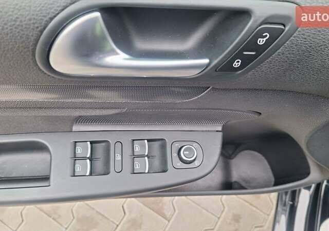 Черный Фольксваген Гольф, объемом двигателя 1.2 л и пробегом 209 тыс. км за 7400 $, фото 20 на Automoto.ua