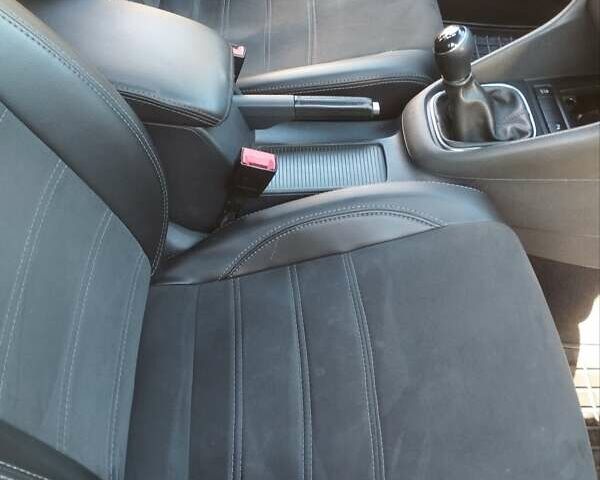 Чорний Фольксваген Гольф, об'ємом двигуна 1.6 л та пробігом 245 тис. км за 8300 $, фото 3 на Automoto.ua