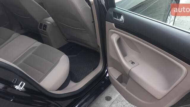 Чорний Фольксваген Гольф, об'ємом двигуна 1.39 л та пробігом 225 тис. км за 8500 $, фото 38 на Automoto.ua