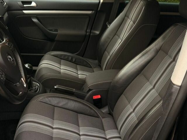 Черный Фольксваген Гольф, объемом двигателя 1.6 л и пробегом 102 тыс. км за 10450 $, фото 22 на Automoto.ua