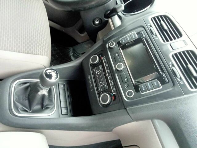 Черный Фольксваген Гольф, объемом двигателя 1.6 л и пробегом 232 тыс. км за 8450 $, фото 4 на Automoto.ua