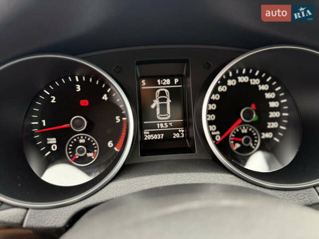 Черный Фольксваген Гольф, объемом двигателя 2 л и пробегом 200 тыс. км за 11900 $, фото 25 на Automoto.ua