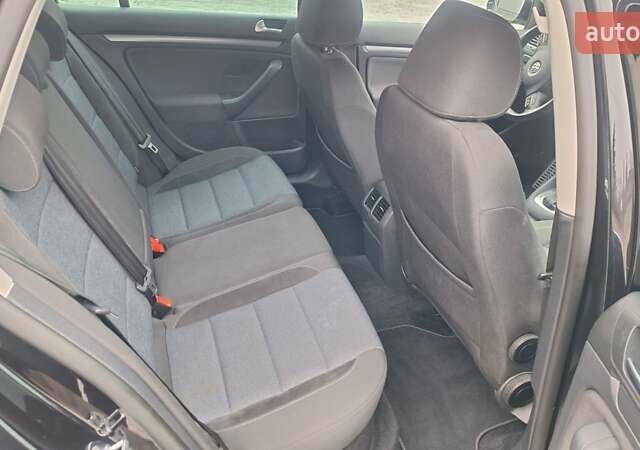 Черный Фольксваген Гольф, объемом двигателя 1.2 л и пробегом 209 тыс. км за 7400 $, фото 35 на Automoto.ua