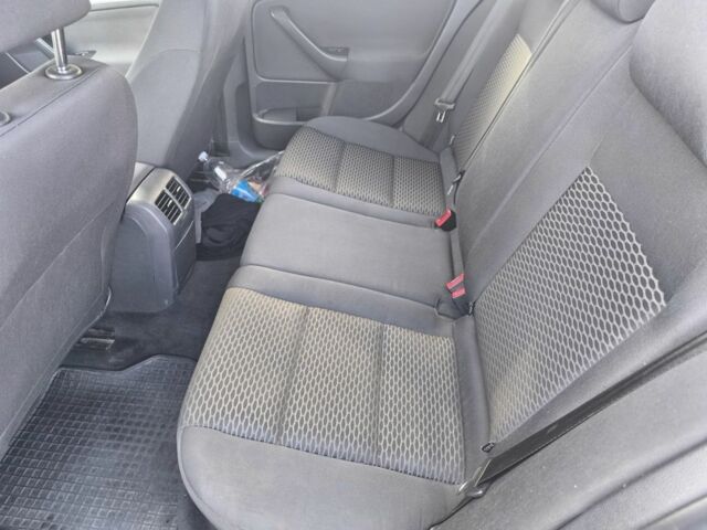 Черный Фольксваген Гольф, объемом двигателя 1.6 л и пробегом 344 тыс. км за 6800 $, фото 7 на Automoto.ua