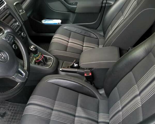 Черный Фольксваген Гольф, объемом двигателя 1.6 л и пробегом 300 тыс. км за 8700 $, фото 1 на Automoto.ua