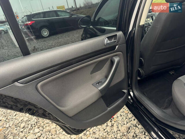 Черный Фольксваген Гольф, объемом двигателя 1.97 л и пробегом 233 тыс. км за 9500 $, фото 48 на Automoto.ua