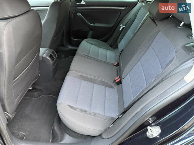 Черный Фольксваген Гольф, объемом двигателя 1.2 л и пробегом 178 тыс. км за 6500 $, фото 32 на Automoto.ua