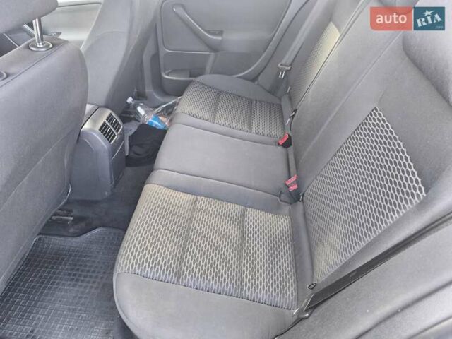 Черный Фольксваген Гольф, объемом двигателя 1.6 л и пробегом 344 тыс. км за 6800 $, фото 10 на Automoto.ua