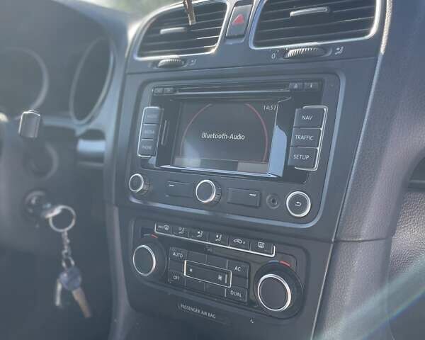 Черный Фольксваген Гольф, объемом двигателя 1.6 л и пробегом 350 тыс. км за 7200 $, фото 13 на Automoto.ua