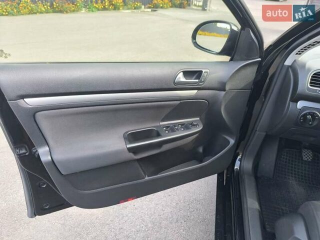 Черный Фольксваген Гольф, объемом двигателя 1.6 л и пробегом 344 тыс. км за 6800 $, фото 6 на Automoto.ua