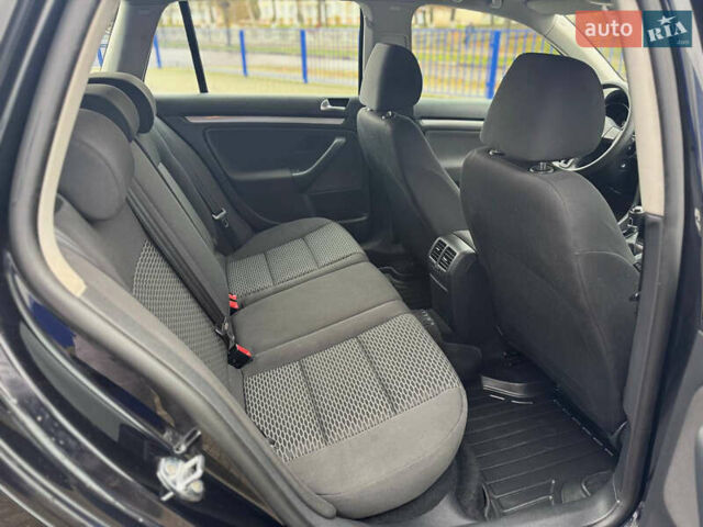 Черный Фольксваген Гольф, объемом двигателя 1.6 л и пробегом 325 тыс. км за 7300 $, фото 24 на Automoto.ua