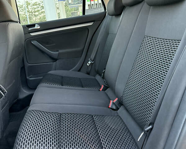 Черный Фольксваген Гольф, объемом двигателя 1.6 л и пробегом 277 тыс. км за 8200 $, фото 56 на Automoto.ua