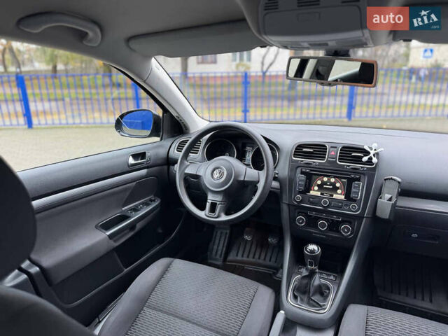 Черный Фольксваген Гольф, объемом двигателя 1.6 л и пробегом 325 тыс. км за 7300 $, фото 25 на Automoto.ua
