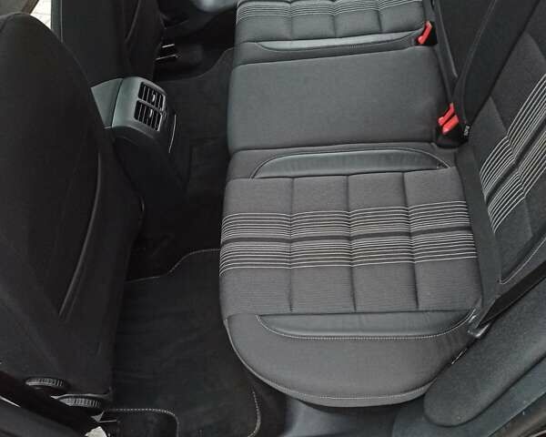 Чорний Фольксваген Гольф, об'ємом двигуна 1.6 л та пробігом 227 тис. км за 10400 $, фото 25 на Automoto.ua