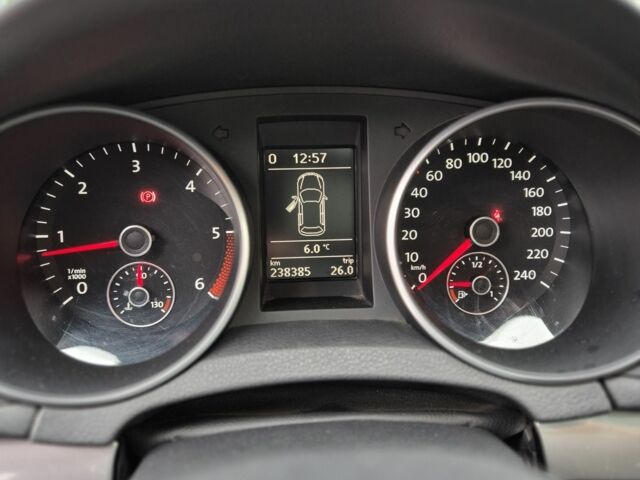 Черный Фольксваген Гольф, объемом двигателя 1.6 л и пробегом 248 тыс. км за 8150 $, фото 5 на Automoto.ua