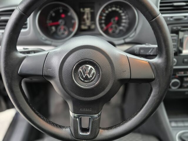 Черный Фольксваген Гольф, объемом двигателя 1.6 л и пробегом 248 тыс. км за 8150 $, фото 9 на Automoto.ua