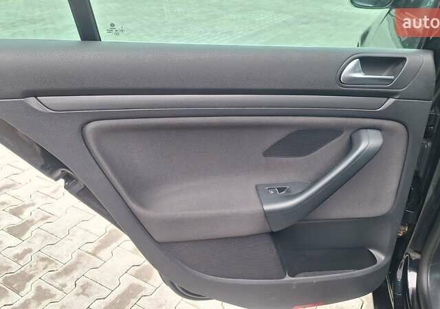 Черный Фольксваген Гольф, объемом двигателя 1.2 л и пробегом 209 тыс. км за 7650 $, фото 27 на Automoto.ua