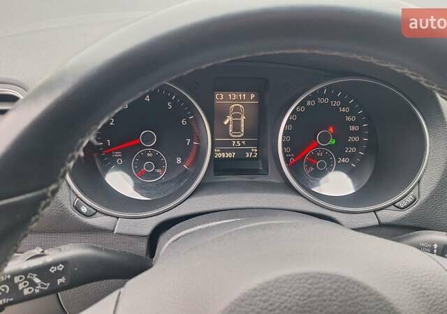 Черный Фольксваген Гольф, объемом двигателя 1.2 л и пробегом 209 тыс. км за 7400 $, фото 24 на Automoto.ua