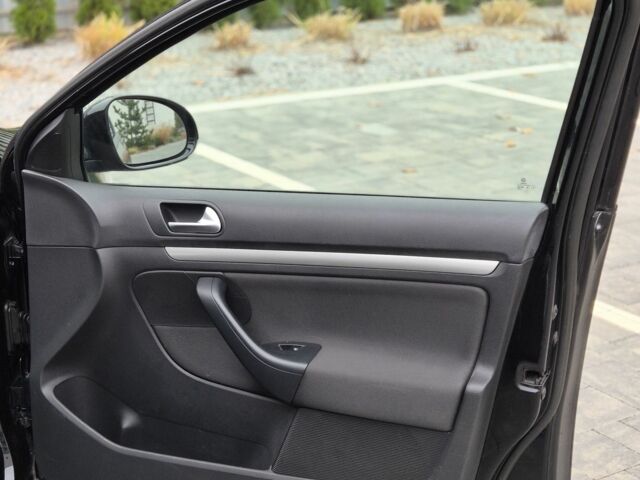 Черный Фольксваген Гольф, объемом двигателя 1.6 л и пробегом 248 тыс. км за 8150 $, фото 13 на Automoto.ua