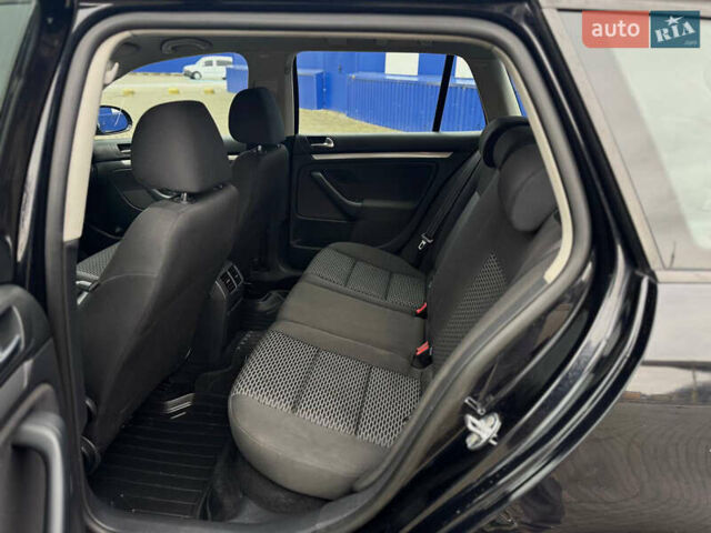 Черный Фольксваген Гольф, объемом двигателя 1.6 л и пробегом 325 тыс. км за 7300 $, фото 18 на Automoto.ua